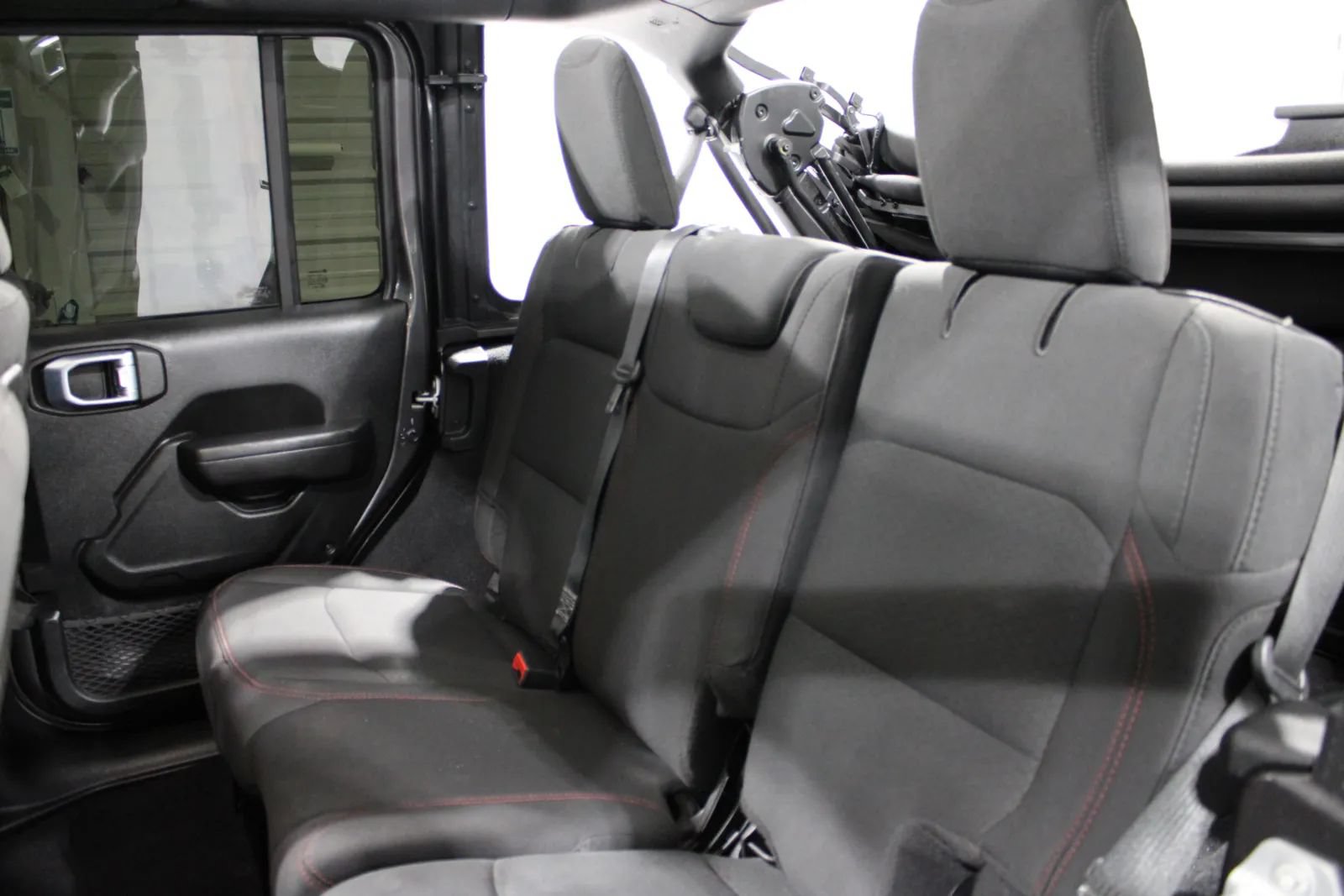 Used 2022 Jeep Wrangler Unlimited Rubicon w/ LED Lighting Group AWD/4WD image 9