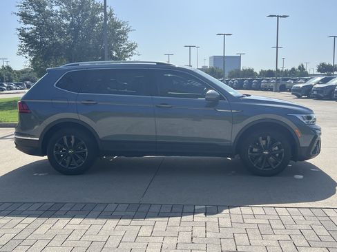 Certified 2023 Volkswagen Tiguan SE w/ Panoramic Sunroof Package FWD image 10
