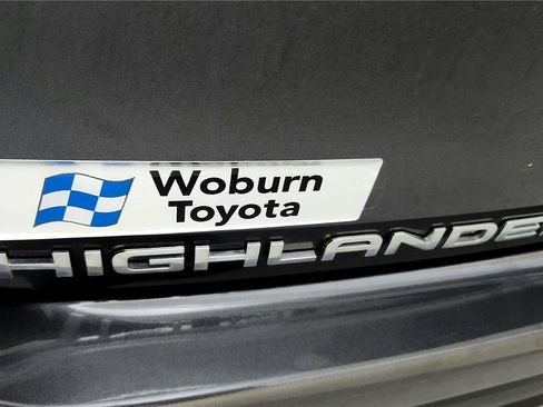 Certified 2023 Toyota Highlander XLE image 25