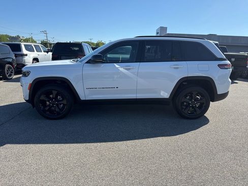 Used 2026 Jeep Grand Cherokee Limited w/ Limited Altitude Package AWD/4WD image 2