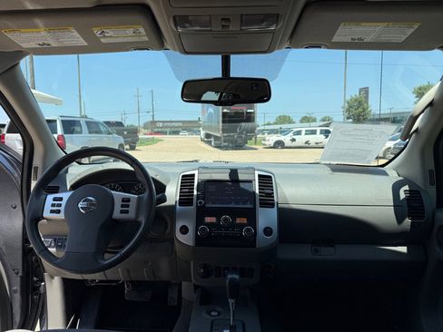 Used 2021 Nissan Frontier SV w/ Midnight Edition Floor Mats image 25