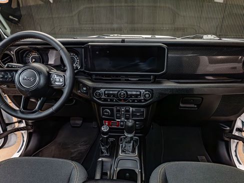 Used 2025 Jeep Gladiator Willys image 14