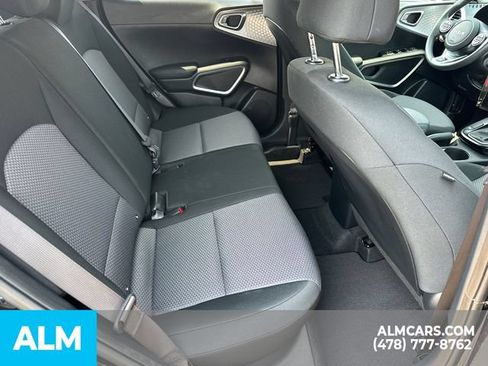 Used 2025 Kia Soul LX w/ LX Technology Package FWD image 17