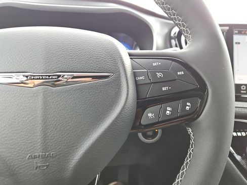 New 2026 Chrysler Pacifica Select image 32