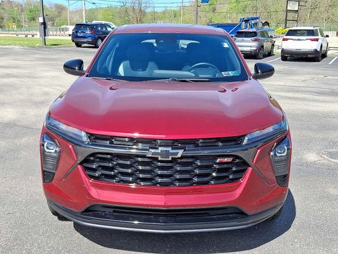 Used 2024 Chevrolet Trax RS w/ Driver Confidence Package FWD image 2