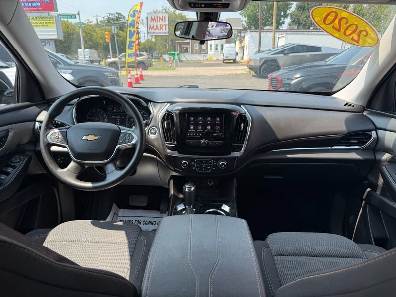 Used 2020 Chevrolet Traverse LS AWD/4WD image 29