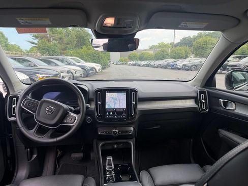Used 2026 Volvo XC40 B5 Plus AWD/4WD image 5