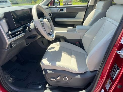 Used 2025 Hyundai Santa Fe SEL AWD/4WD image 10