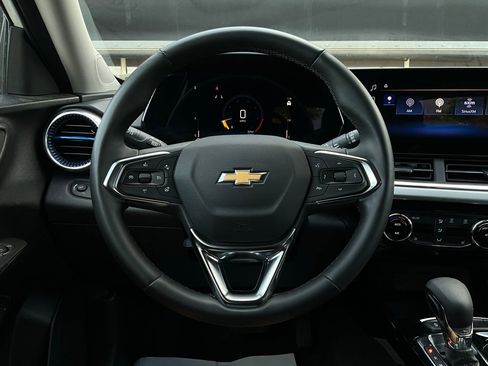 Used 2025 Chevrolet Trax LT w/ LT Convenience Package image 32