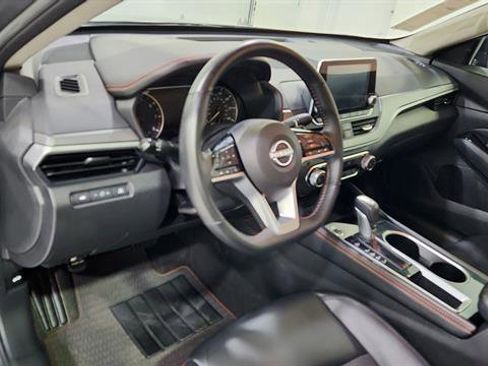 Certified 2025 Nissan Altima 2.5 SR image 11