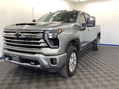 Used 2025 Chevrolet Silverado 2500 High Country w/ High Country Premium Package AWD/4WD image 1