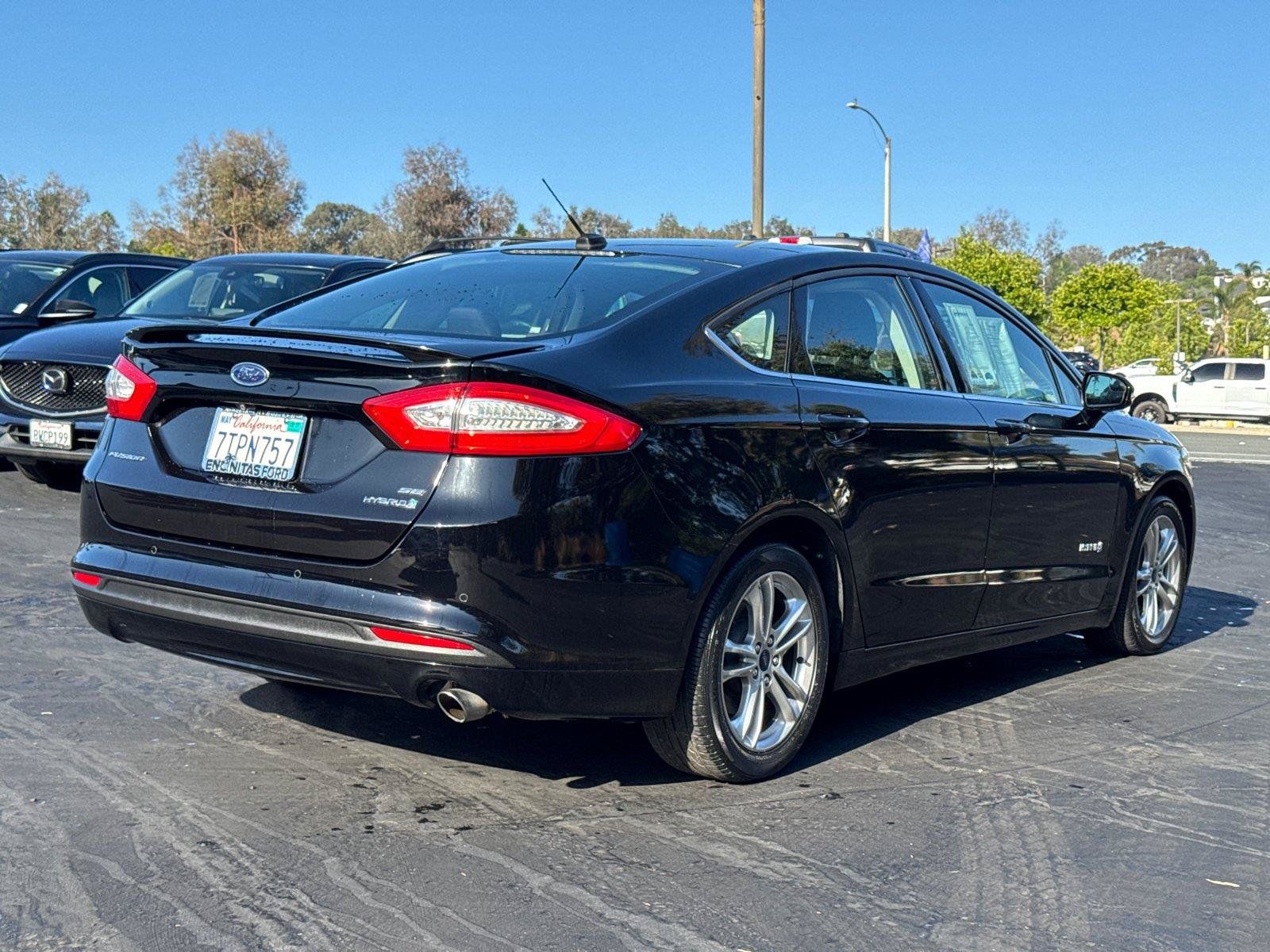 Used 2016 Ford Fusion SE FWD image 14