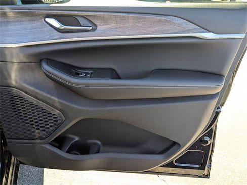 New 2025 Jeep Grand Cherokee Limited image 35