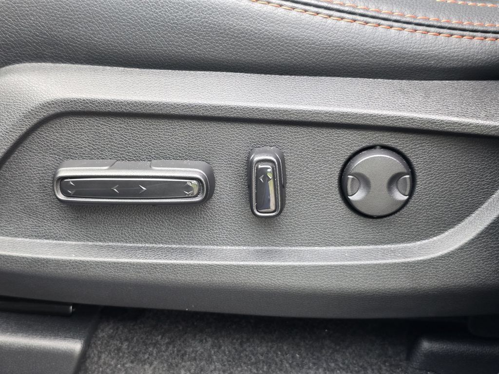 Used 2025 Honda Pilot TrailSport image 27