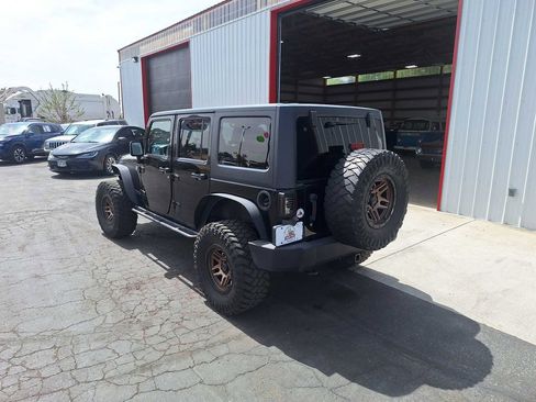 Used 2014 Jeep Wrangler Unlimited Rubicon w/ Connectivity Group AWD/4WD image 6