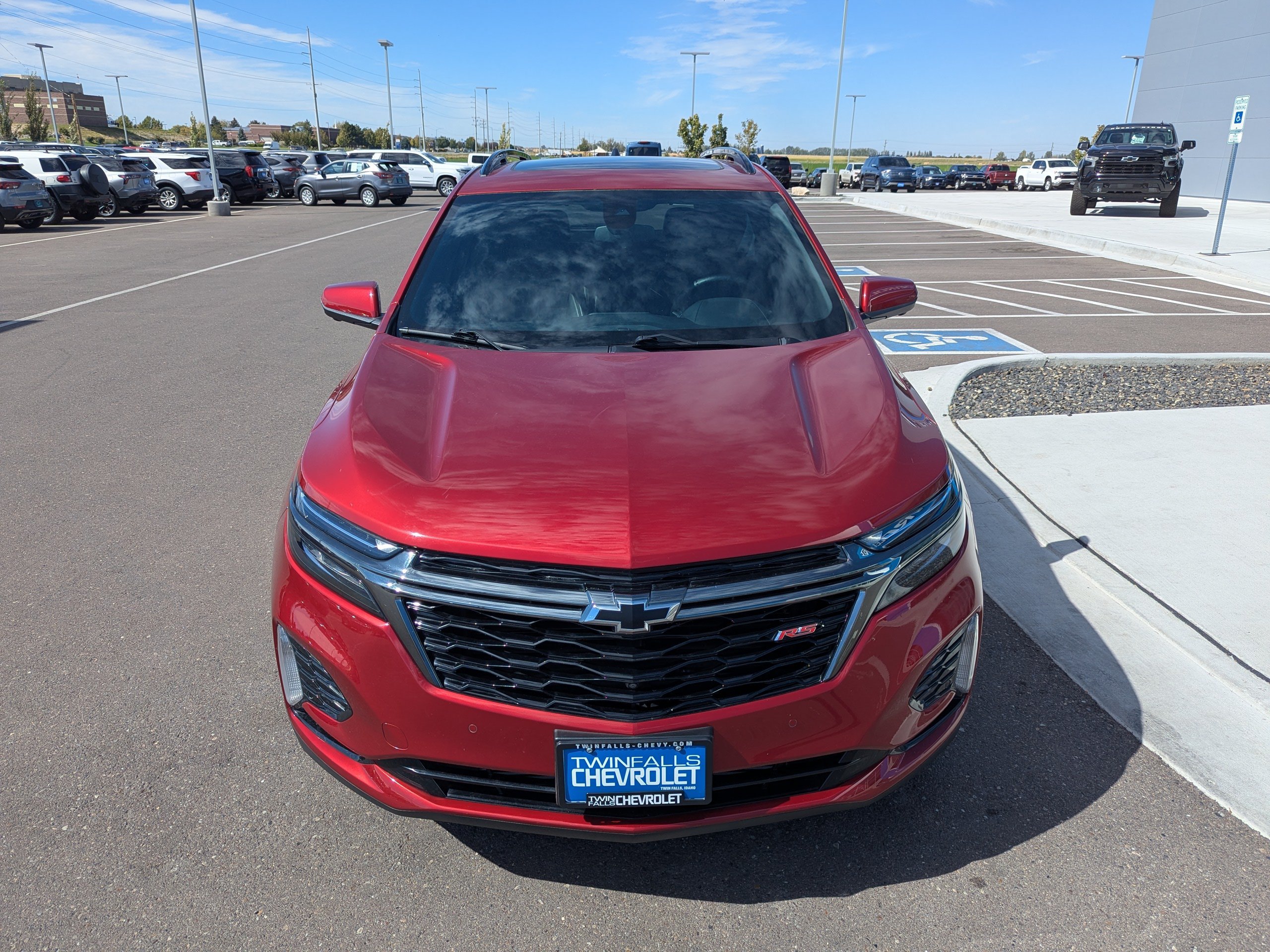 Certified 2023 Chevrolet Equinox RS w/ RS Leather Package AWD/4WD image 5