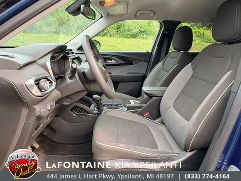 Used 2021 Chevrolet TrailBlazer LT w/ Convenience Package FWD image 9