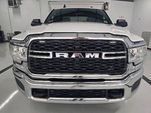 Used 2022 RAM 2500 Tradesman w/ Chrome Appearance Group AWD/4WD image 4