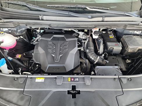 Used 2025 Kia Carnival FWD image 41