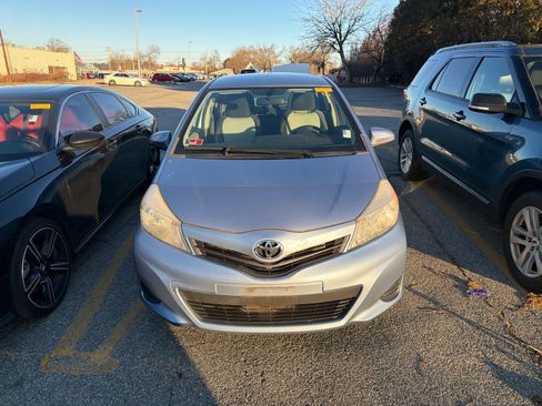 Used 2013 Toyota Yaris LE image 6