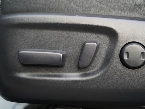 Used 2015 Toyota Sienna SE Premium image 18