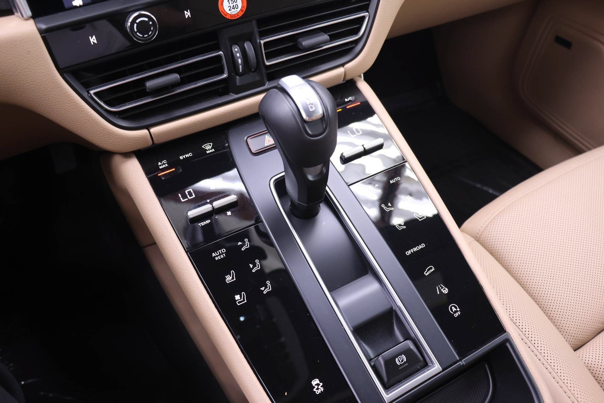 Used 2026 Porsche Macan AWD/4WD image 13