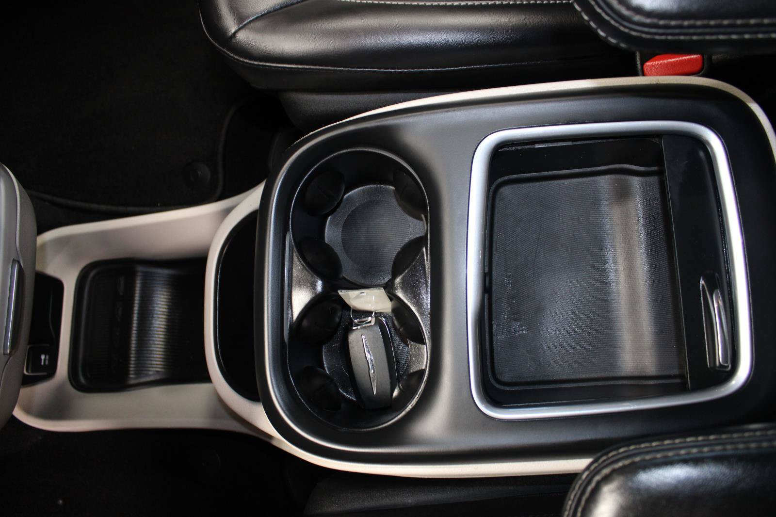 Used 2023 Chrysler Pacifica Touring-L FWD image 31