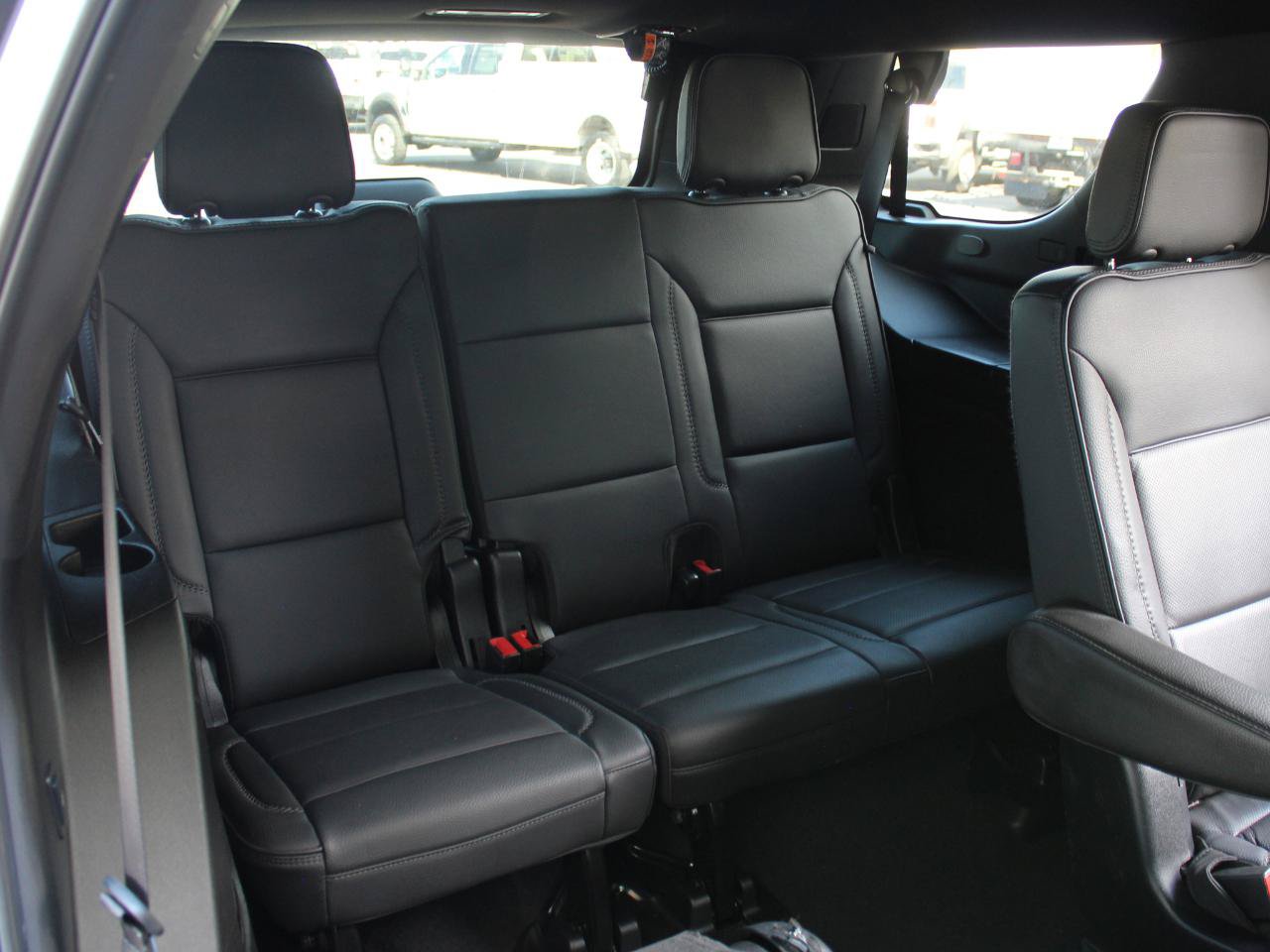 Used 2025 GMC Yukon Denali RWD image 36