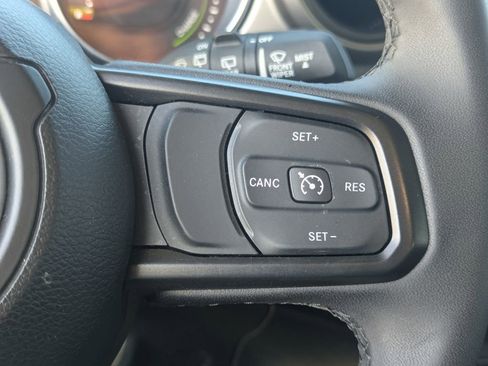Used 2023 Jeep Wrangler Unlimited w/ Convenience Group AWD/4WD image 24