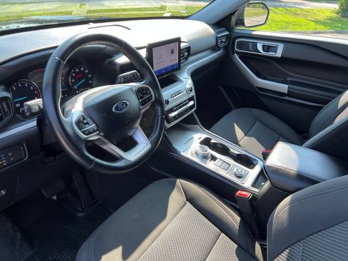 Used 2022 Ford Explorer XLT AWD/4WD image 18