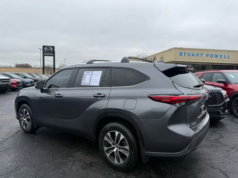 Used 2021 Toyota Highlander XLE image 28