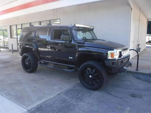 Used 2009 HUMMER H3 image 1