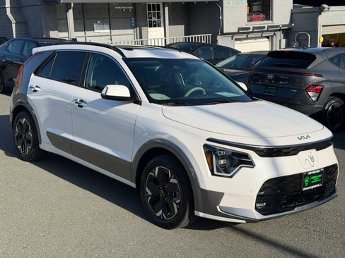 Used 2023 Kia Niro Wave w/ Wave Preserve Package image 3