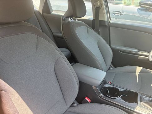 Used 2025 Kia K4 FWD image 31