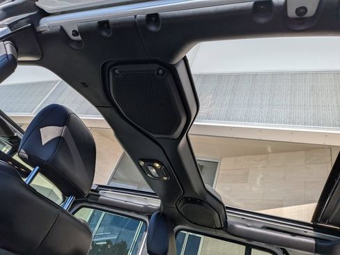 Used 2019 Jeep Wrangler Unlimited Rubicon AWD/4WD image 13