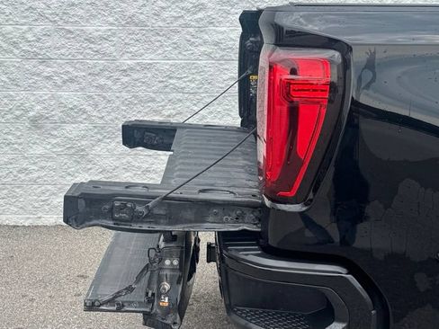 Used 2024 GMC Sierra 1500 Denali w/ Denali Reserve Package AWD/4WD image 5