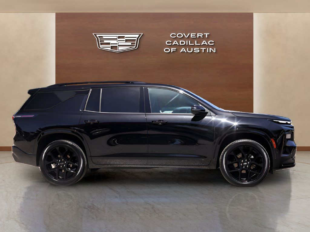 Used 2025 Chevrolet Traverse RS FWD image 5