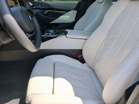 Used 2026 BMW 530i xDrive w/ Premium Package AWD/4WD image 27