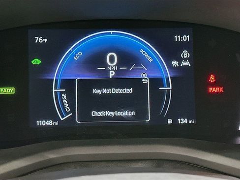 Used 2025 Toyota Camry SE w/ Convenience Package FWD image 12