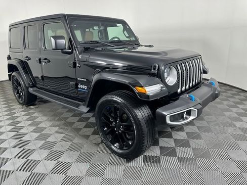 Used 2023 Jeep Wrangler Unlimited Sahara w/ Cold Weather Group AWD/4WD image 11