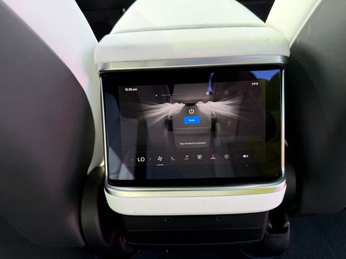 Used 2022 Tesla Model X image 31