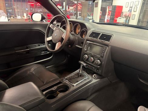 Used 2010 Dodge Challenger R/T RWD image 12