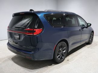 Used 2025 Chrysler Pacifica Limited video 3