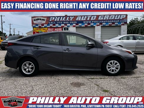 Used 2021 Toyota Prius LE FWD image 5