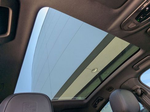 Certified 2025 Porsche Cayenne Coupe image 27