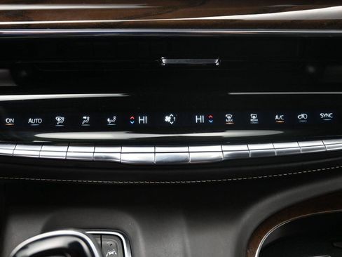 Used 2023 Cadillac Escalade Sport Platinum w/ LPO, ONYX Package image 34