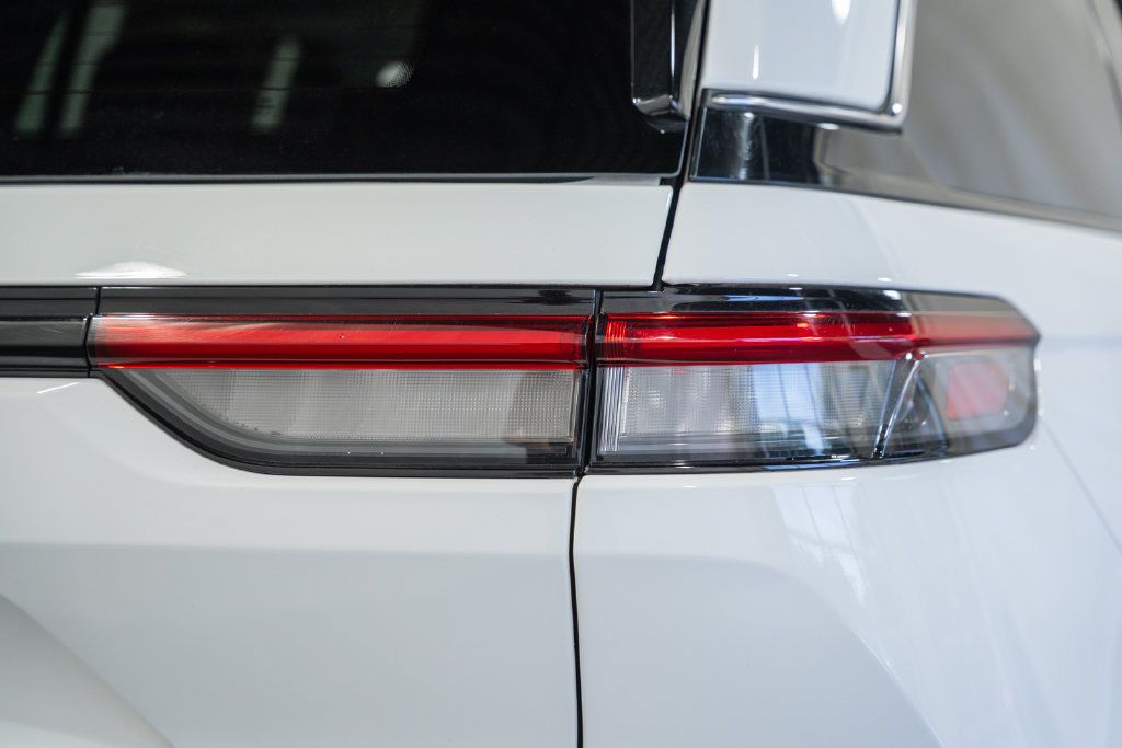 Certified 2023 Jeep Grand Cherokee Limited AWD/4WD image 6
