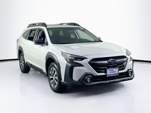 Used 2023 Subaru Outback Premium AWD/4WD image 3