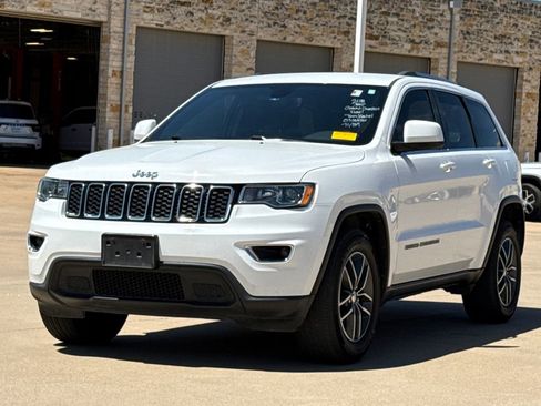 Used 2018 Jeep Grand Cherokee Laredo image 3
