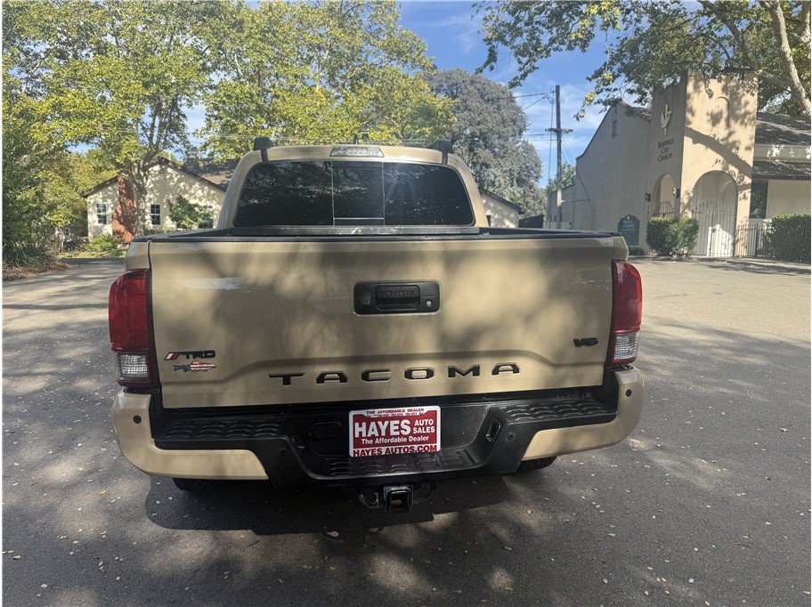 Used 2019 Toyota Tacoma TRD Sport w/ Technology Package AWD/4WD image 4
